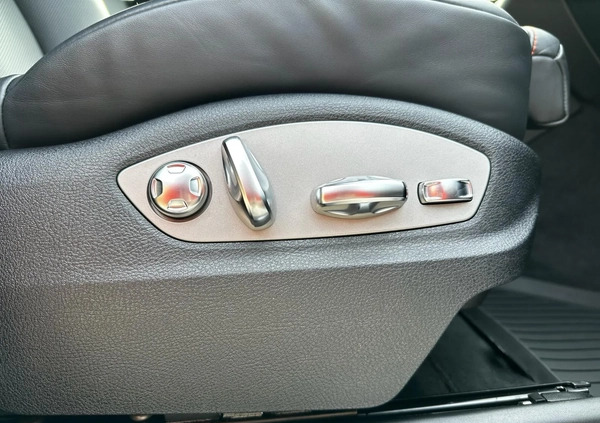 Porsche Macan cena 329000 przebieg: 32000, rok produkcji 2022 z Warszawa małe 352
